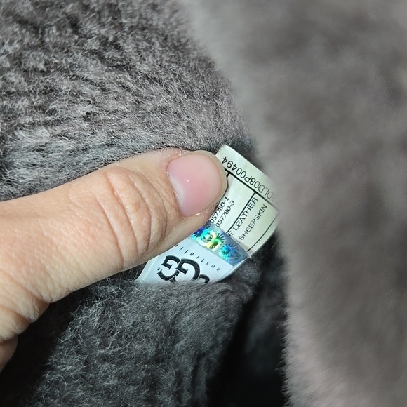 Ugg Australia Women 5803 Leather Sheepskin Bailey button II boots shoes sz 6 - Picture 15 of 15